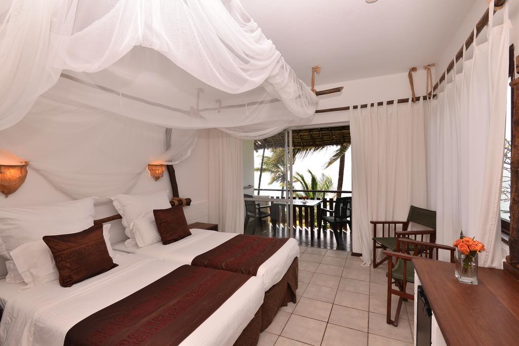 Bahari Beach Hotel Mombasa Zewnętrze zdjęcie